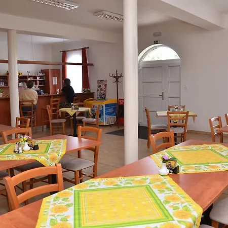Ruzeny Hotel Hustopece